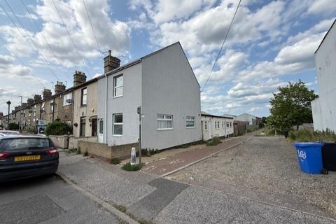 4 bedroom cluster house for sale, 16 Salisbury Road, Lowestoft, Suffolk NR33 0HE