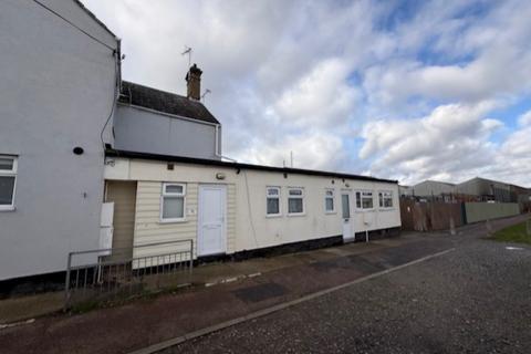 4 bedroom cluster house for sale, 16 Salisbury Road, Lowestoft, Suffolk NR33 0HE