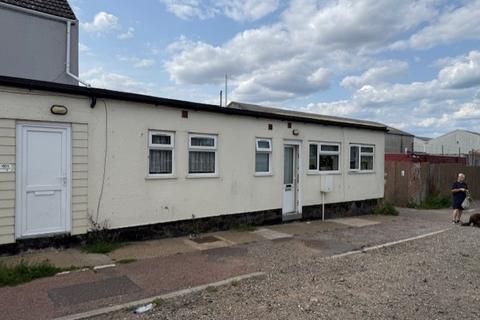 4 bedroom cluster house for sale, 16 Salisbury Road, Lowestoft, Suffolk NR33 0HE