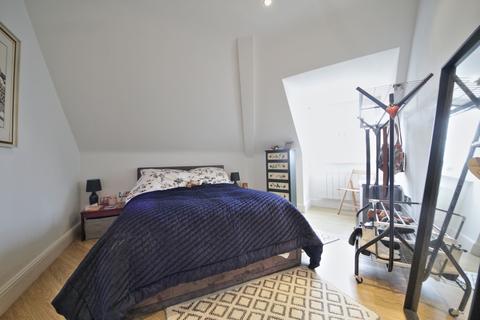 2 bedroom flat to rent, Fox Lane, London, N13
