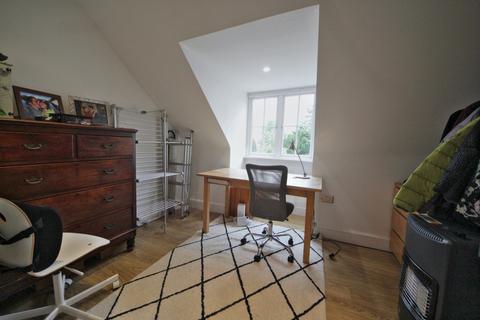 2 bedroom flat to rent, Fox Lane, London, N13