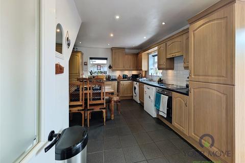 3 Calvary Crescent, Stoke-on-trent, ST2 0AQ
