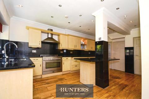 4 bedroom semi-detached house for sale, Drummond Drive, Stanmore