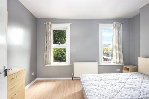 3 bedroom terraced house for sale, Nine Acres Close, London, E12