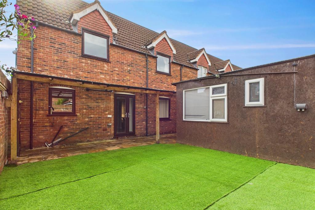 Ewe Move Spalding - Chamomile Way - Garden