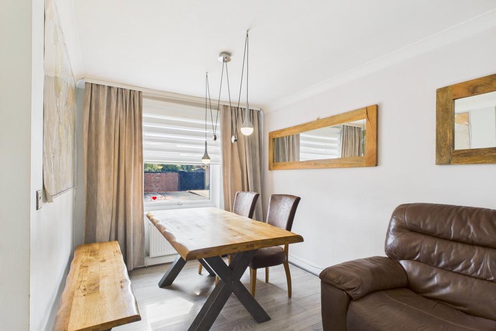 Ewe Move Spalding - Chamomile Way - Living Room