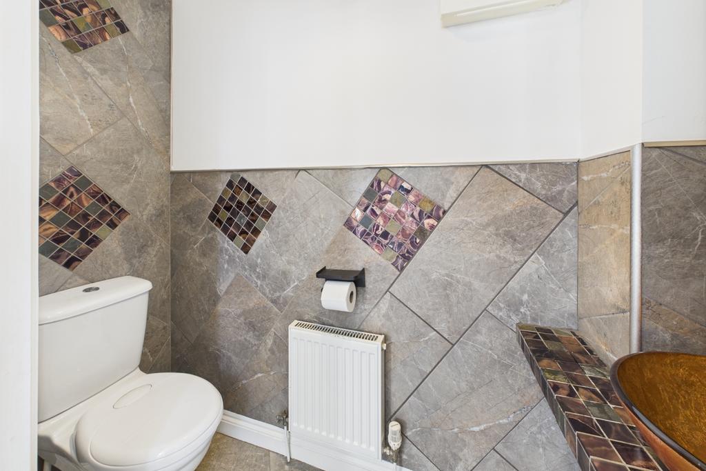 Ewe Move Spalding - Chamomile Way - Downstairs WC