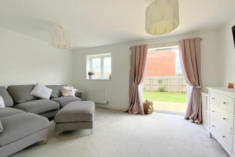 2 Bytham Close, Scartho Top, Grimsby, DN33 3TL
