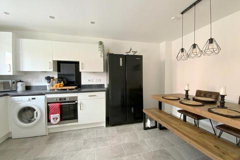2 Bytham Close, Scartho Top, Grimsby, DN33 3TL