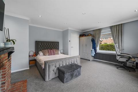 3 bedroom detached bungalow for sale, Silver Leys, Bentley
