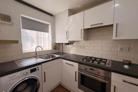 2 bedroom property to rent, Stern Close, Barking