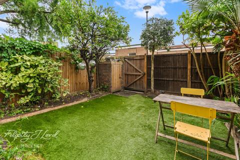 2 bedroom flat for sale, Blackstone Estate, London E8