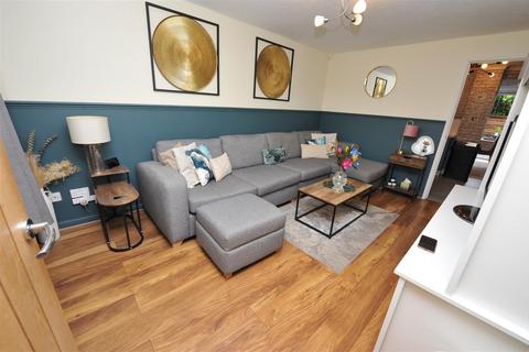 15 Longroyd, Thackley, Bradford, BD10 8WD