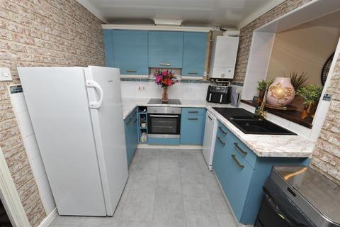 15 Longroyd, Thackley, Bradford, BD10 8WD