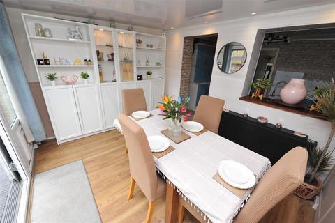 15 Longroyd, Thackley, Bradford, BD10 8WD
