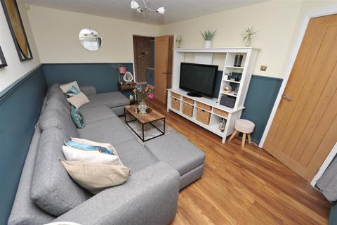 15 Longroyd, Thackley, Bradford, BD10 8WD