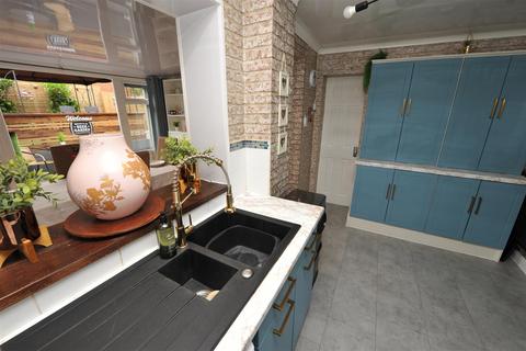 15 Longroyd, Thackley, Bradford, BD10 8WD