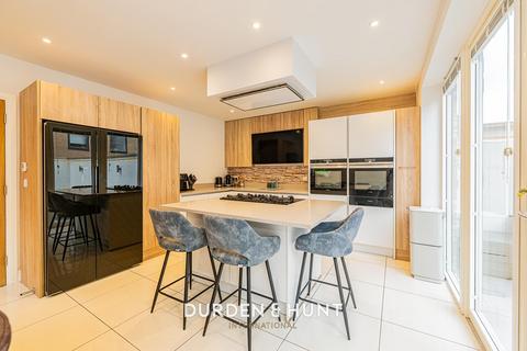 4 bedroom townhouse for sale, Clermont Place, Romford, RM1