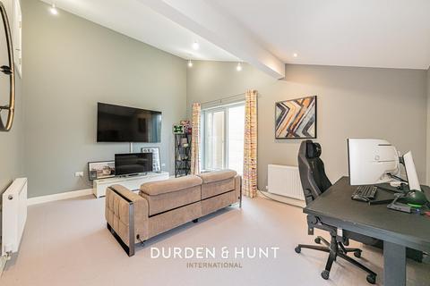 4 bedroom townhouse for sale, Clermont Place, Romford, RM1