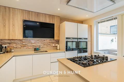 4 bedroom townhouse for sale, Clermont Place, Romford, RM1