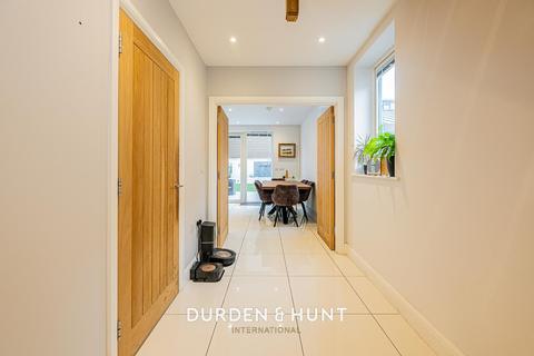 2 Clermont Place, Romford, RM1 2EY