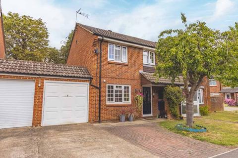 4 bedroom semi-detached house for sale, Diana Close, George Green SL3