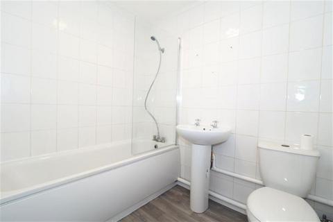 1 bedroom apartment to rent, Park Court, The Ridgeway, Chingford, E4