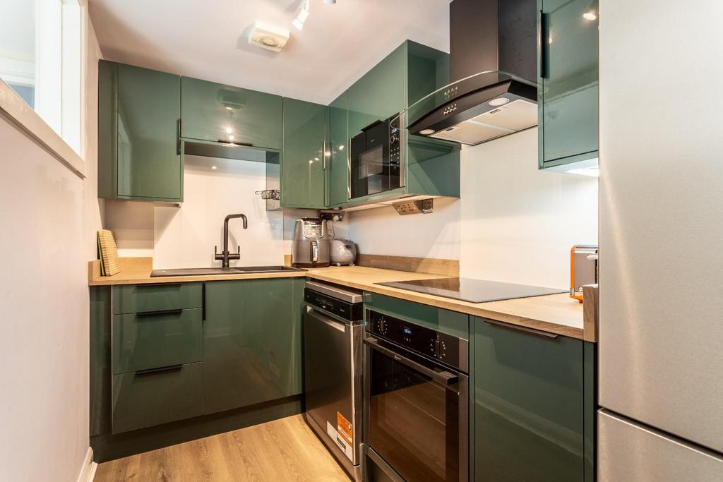 Kitchen (1).jpg