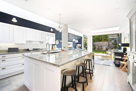 12 Arminger Road, London, W12 7BB