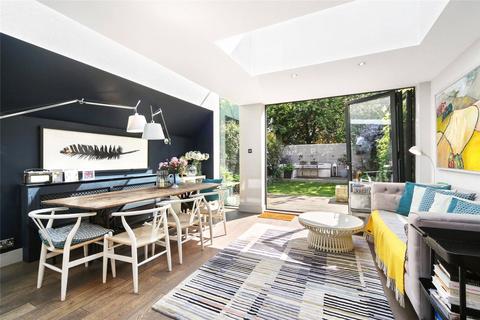 12 Arminger Road, London, W12 7BB
