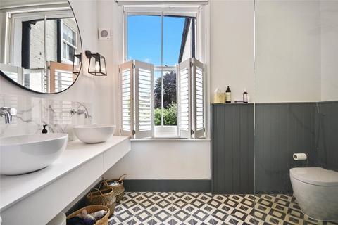 12 Arminger Road, London, W12 7BB
