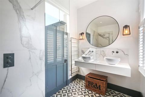 12 Arminger Road, London, W12 7BB