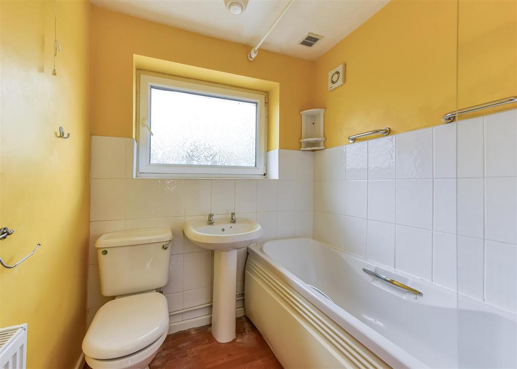 26 Elliotts Lane-bathroom.jpg