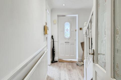 3 bedroom terraced house to rent, Stephen Avenue, Rainham, Essex