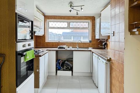 3 bedroom terraced house to rent, Stephen Avenue, Rainham, Essex