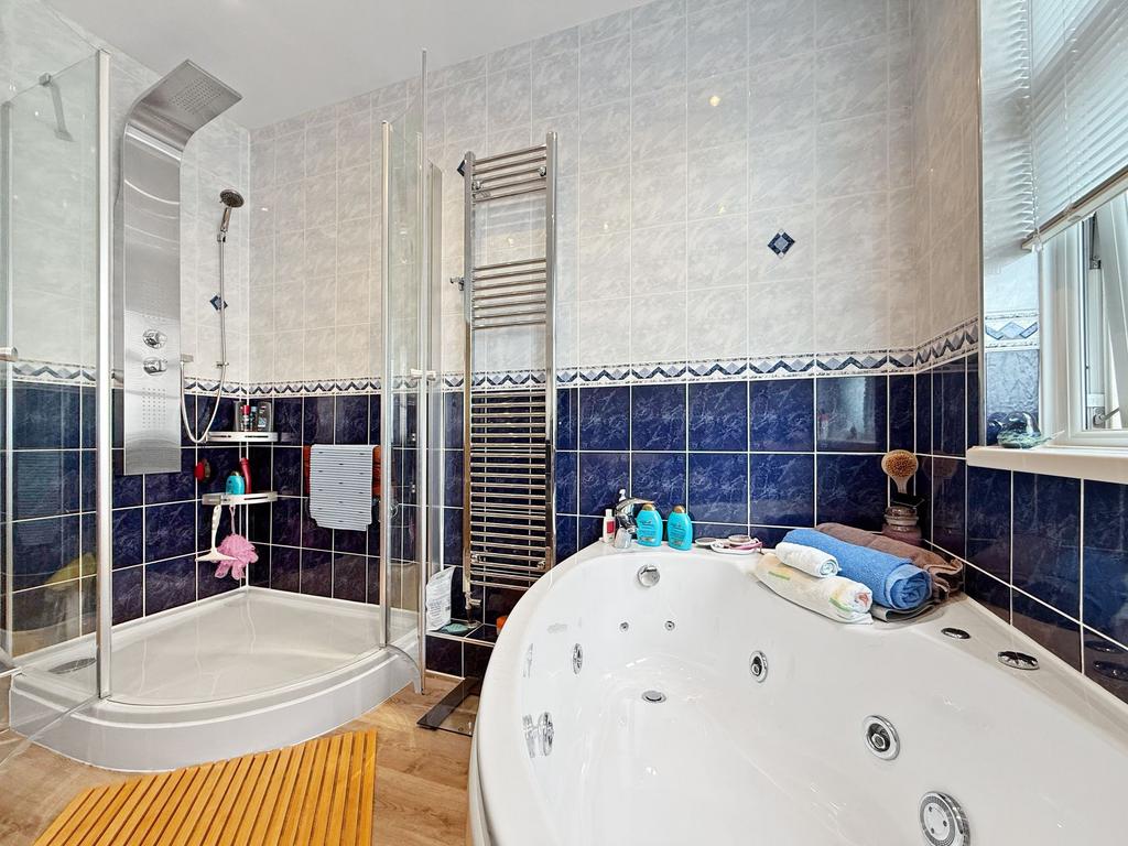 Bath/Shower Room