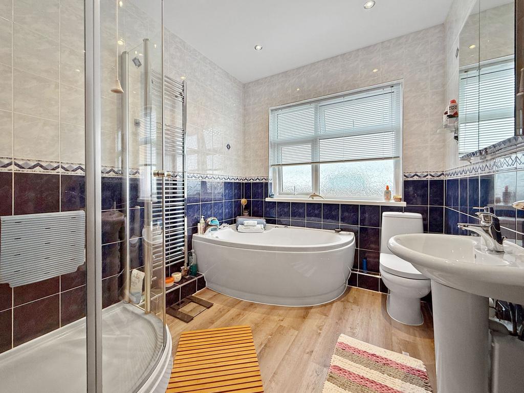 Bath/Shower Room