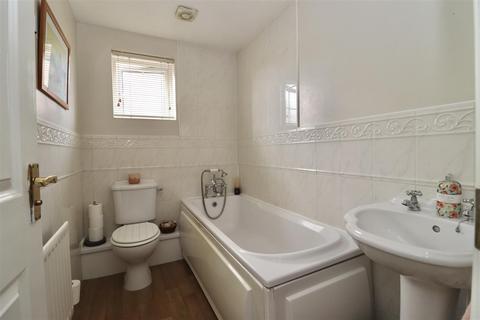 7 Aire Close, Brough, HU15 1GJ