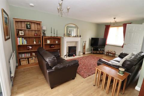 7 Aire Close, Brough, HU15 1GJ