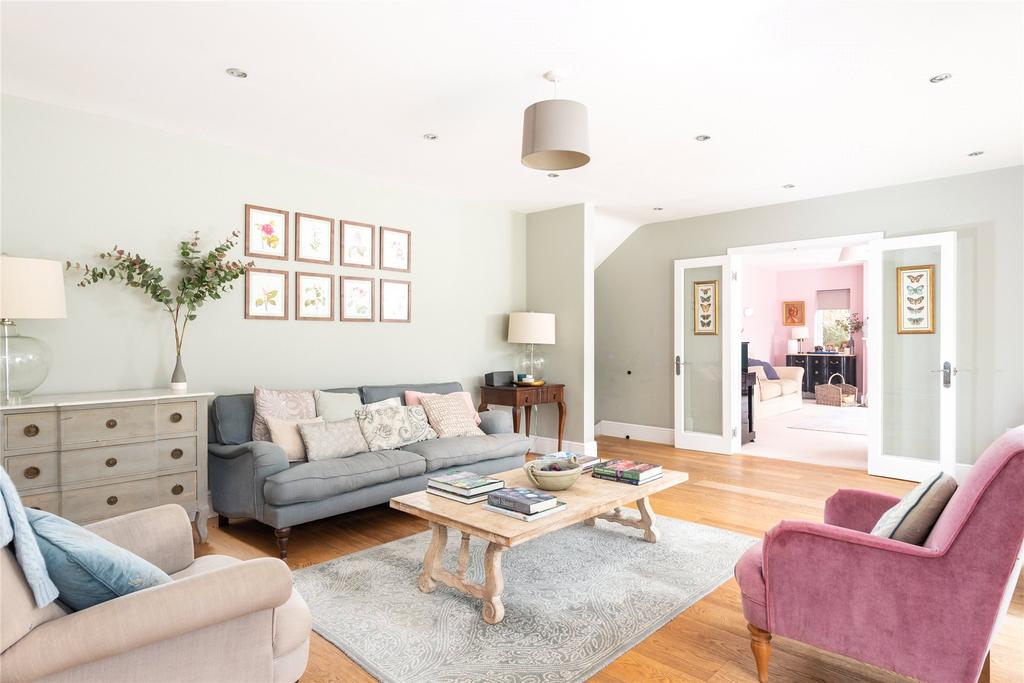 Dining/Seating Area