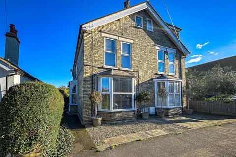 21 Mildmay Road, Burnham-on-crouch, CM0 8ED