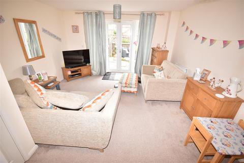 3 Arran Close, Greylees, Sleaford, NG34 8FY