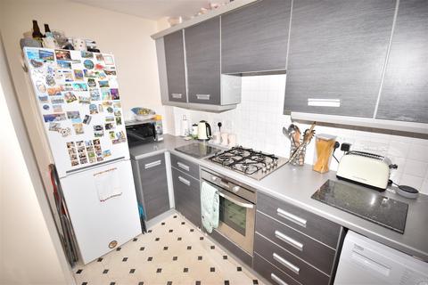 3 Arran Close, Greylees, Sleaford, NG34 8FY