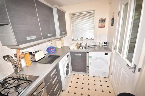3 Arran Close, Greylees, Sleaford, NG34 8FY