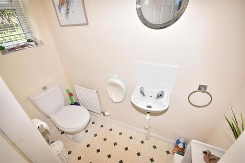 3 Arran Close, Greylees, Sleaford, NG34 8FY