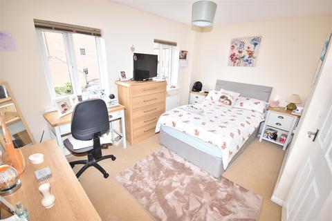 3 Arran Close, Greylees, Sleaford, NG34 8FY