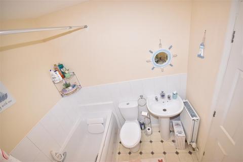 3 Arran Close, Greylees, Sleaford, NG34 8FY