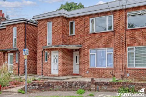 14 Shrublands Close, Chelmsford, CM2 6LR