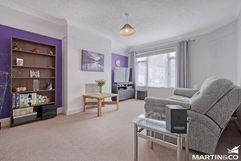 14 Shrublands Close, Chelmsford, CM2 6LR