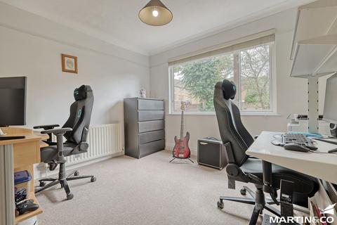 14 Shrublands Close, Chelmsford, CM2 6LR